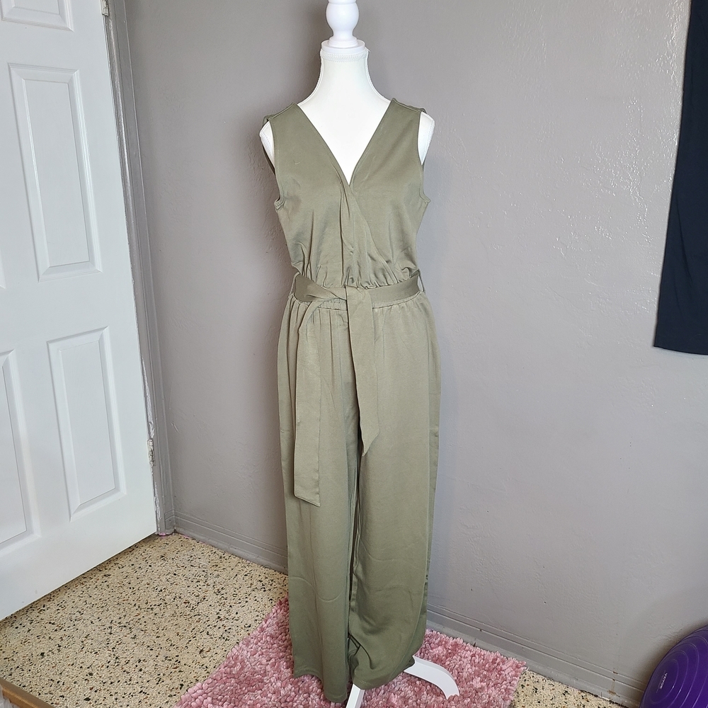 The Drop Elegant Caralynmirand Sleeveless Belted M Olive Green Jumpsuit NWT - Picture 2 of 13